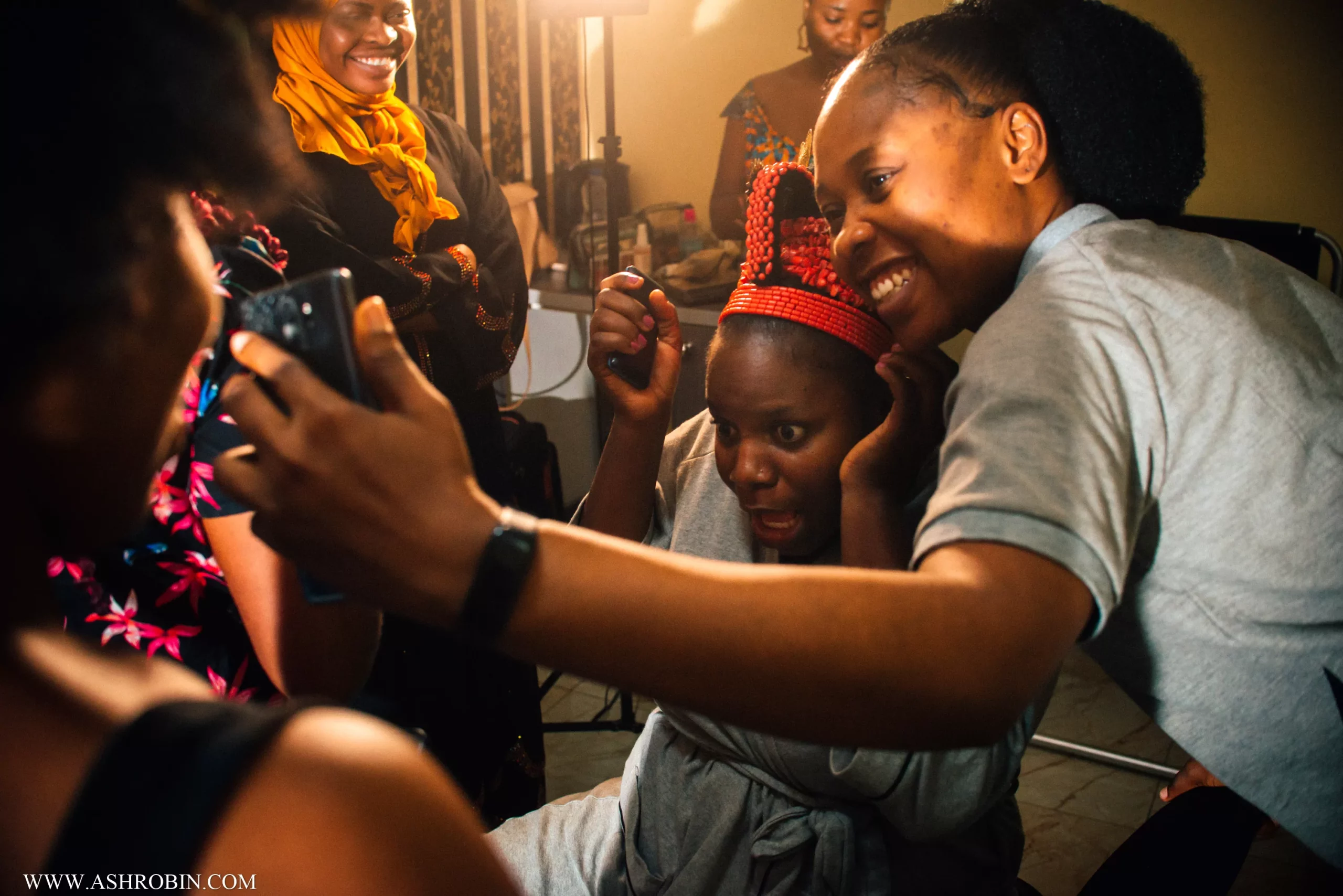 bride girls taking a selfie with her at a traditional wedding in ibadan