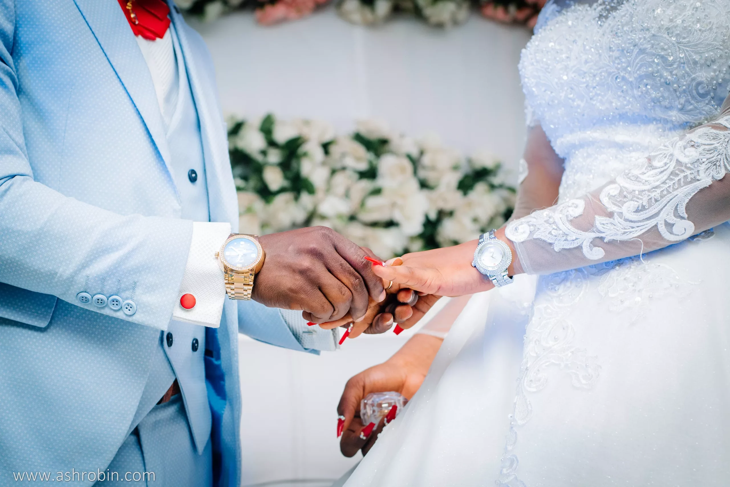 beautiful couple exchanging rings at their wedding in Kogi